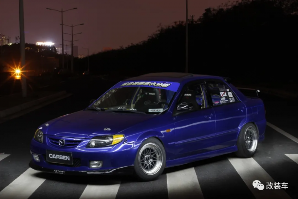 經典的馬自達323依然還有很多人玩，只需7000塊就能買來快樂