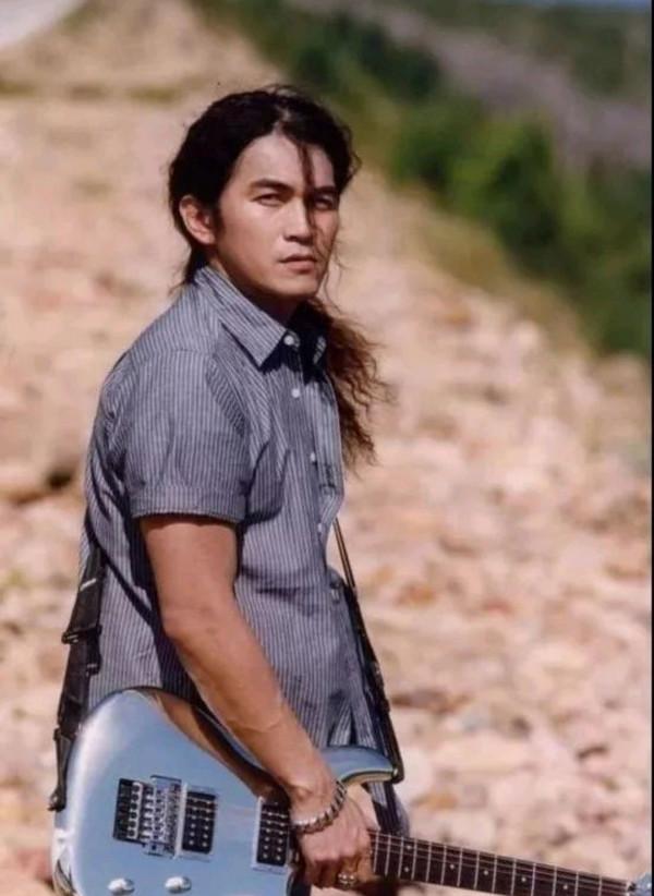 迪克牛仔：從“搖滾巨星”淪落到走穴為生，終於讓人再次為他鼓掌