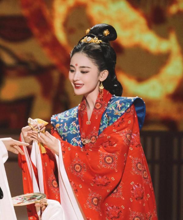 2021最美百大面孔，中國面孔僅6張，迪麗熱巴58