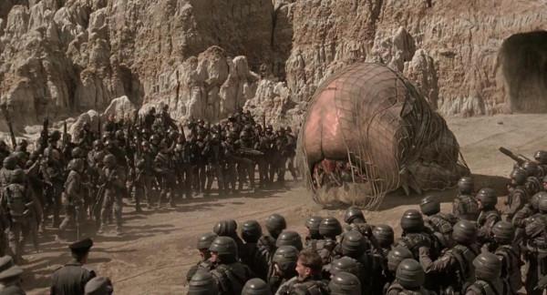 25年過去了，比《星河戰隊》重口又好看的科幻驚悚片，我沒發現