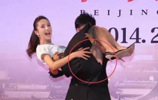 情侶同框,愛不愛還得看細節 情侶同框,愛不愛還得看細節