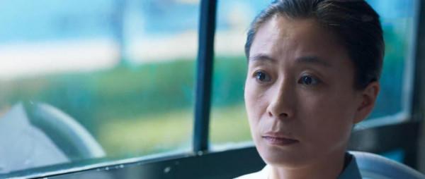 神演技！&OpenCurlyDoubleQuote;鍋姨&rdquo;生活照陽光明媚，劇中陰森一笑能把人送走