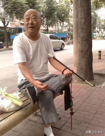 祖傳天價鳥籠背後的故事:老頭無心之錯損失五萬,女兒卻自掏腰包 祖傳天價鳥籠背後的故事:老頭無心之錯損失五萬,女兒卻自掏腰包