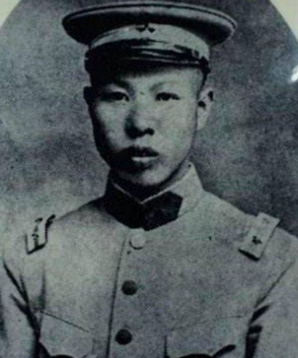 1949年一農婦無奈亮明身份，肖勁光：不用經她同意，派人給買衣服