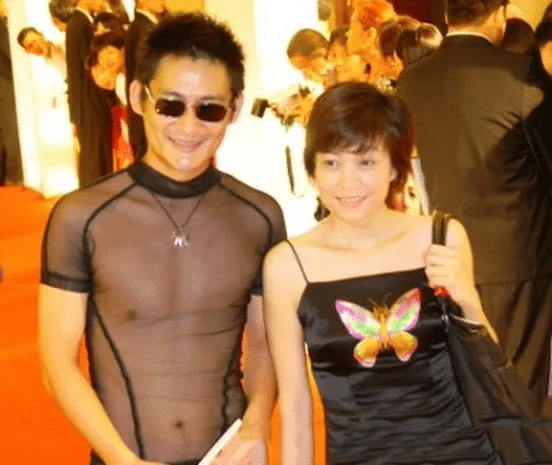 十幾年前的那叫紅毯?那是群魔亂舞吧,大家太敢穿了,只想說真勇 十幾年前的那叫紅毯?那是群魔亂舞吧,大家太敢穿了,只想說真勇