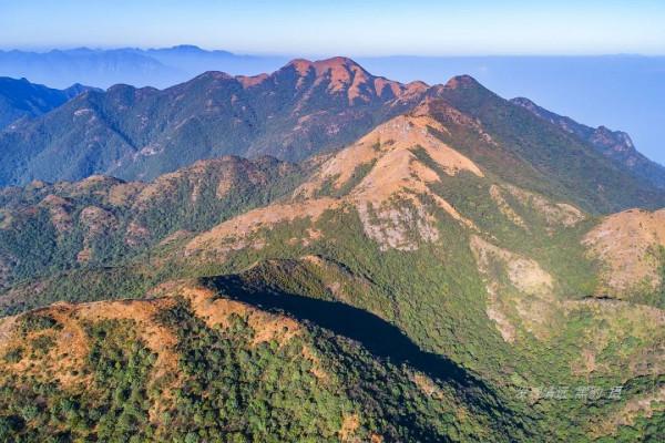 廣東最具魅力的四峰連穿徒步線路——“黃梅雪後”