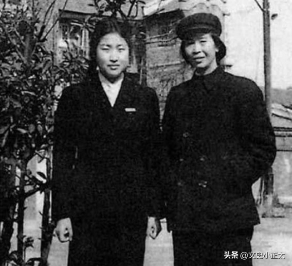 李訥排隊瞻仰毛主席，工作人員一眼認出，李訥：我只是來看看爸爸