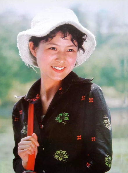 《上海一家人》李羚：在車庫中結婚，與大13歲初戀恩愛38年