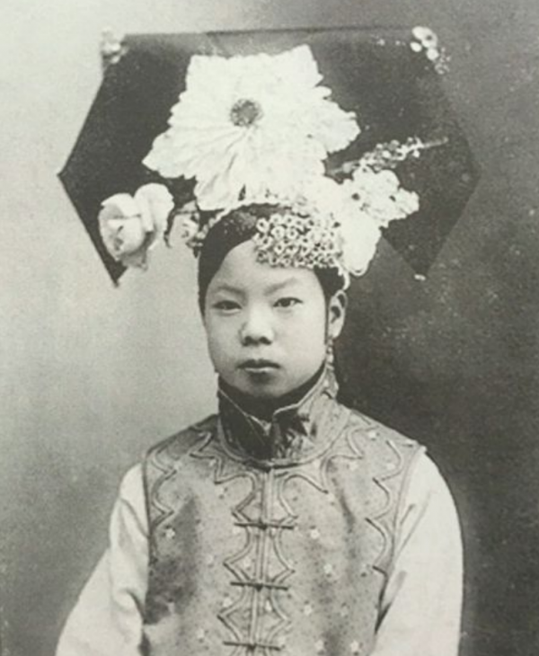 1946年,吉林一監獄發現一具病死女屍,獄方登記:40歲的末代皇后 1946年,吉林一監獄發現一具病死女屍,獄方登記:40歲的末代皇后