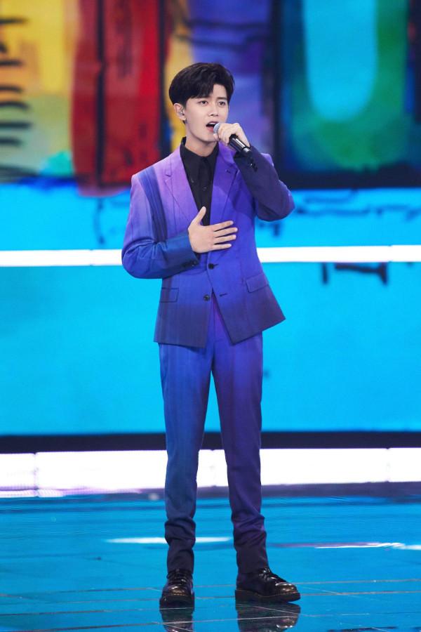 央視國慶晚會眾星亮相,他們的造型成亮點,國風元素最搶眼 央視國慶晚會眾星亮相,他們的造型成亮點,國風元素最搶眼