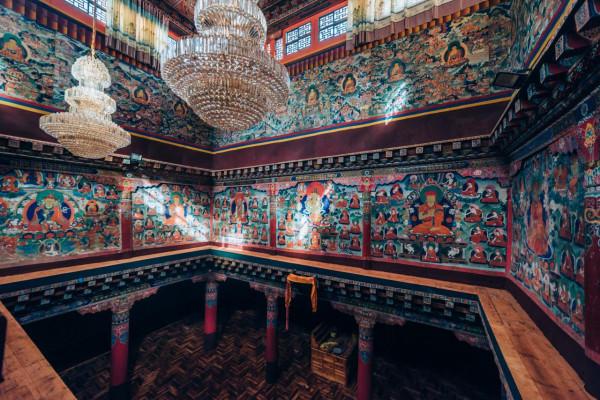 瓦拉寺：康巴腹地的“孔雀開屏”，藏東第一廟