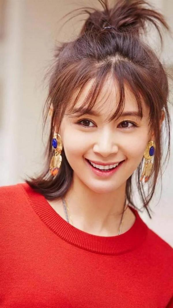 王子文氣質優雅，美麗動人