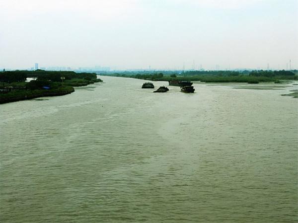 新四軍掉進日軍包圍圈，突然來兩人相救