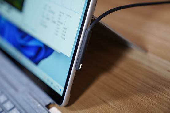 Suface Pro 8有九優勢兩個遺憾 首個二合一高刷屏噪音比蚊聲低