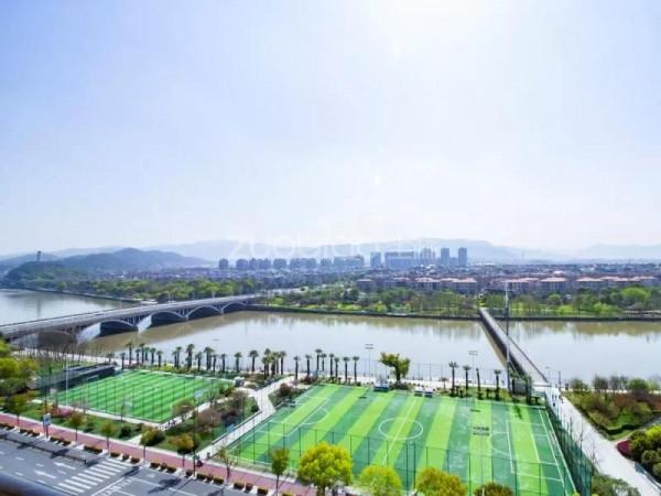 今年最高點入手的房，在陽臺看著美景，到底值不值？