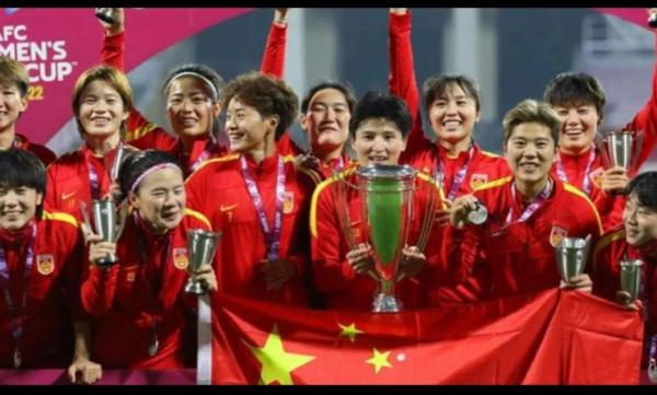 女足不奪冠，國足也該罵