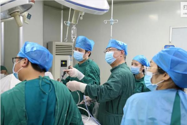 男子腹痛難耐危及生命，竟是膽結石惹的禍，你還覺得這是小病嗎？