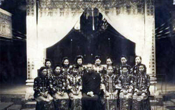 1949年二野挺進大西南，國民黨一上將請求起義，劉伯承：別理他