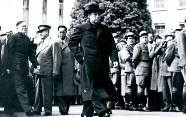 1967年,公安部副部長接到一份秘密情報,立即撥通了周恩來的專線 1967年,公安部副部長接到一份秘密情報,立即撥通了周恩來的專線