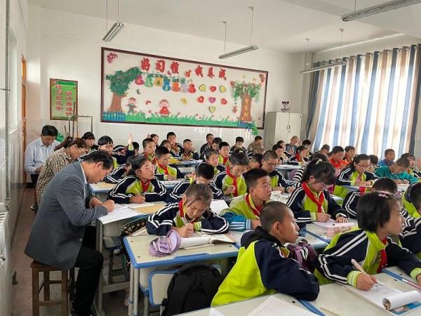 「莊浪」莊浪三小開展教師全員賽課活動