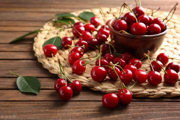 常吃梨會傷脾胃？提醒：冬季養脾胃，2種水果儘量少吃，勿貪嘴