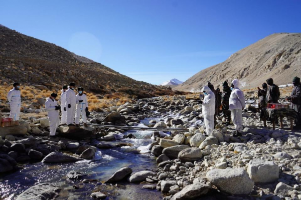 中印士兵新年伊始互贈糖果，印反對派藉機挑刺向莫迪發難