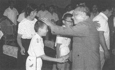 百年瞬間丨鄧小平會見為四化建設作出貢獻的科學家