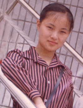 軍旅歌唱家雷佳：連登春晚舞臺12次，身家上億，丈夫身份不一般