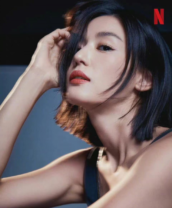 別再披頭散髮了!這4款新年髮型才絕美,氣質顯臉小 別再披頭散髮了!這4款新年髮型才絕美,氣質顯臉小