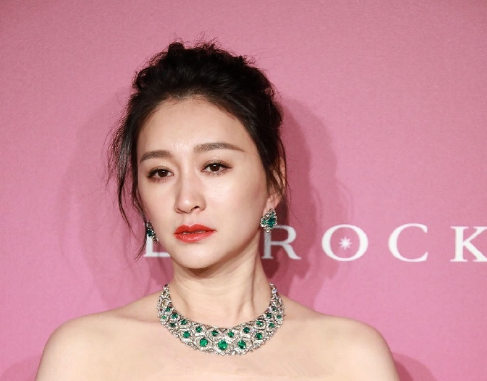 油膩、爆痘、皺紋，14位女星未修生圖曝光，個個顛覆你的想象