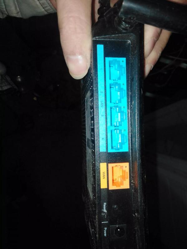 拆解一個千兆版路由器