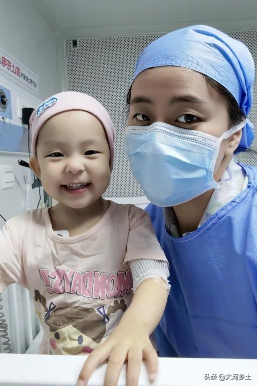 2歲女孩頻繁發燒,病因是體內缺一種細胞,目前已花百萬元治療費 2歲女孩頻繁發燒,病因是體內缺一種細胞,目前已花百萬元治療費