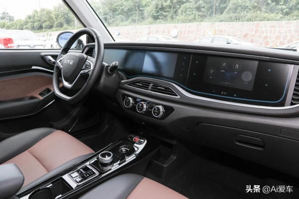 好開好停車,長續航帶快充的三廂代步車,高配三連大屏,實拍LITE 好開好停車,長續航帶快充的三廂代步車,高配三連大屏,實拍LITE