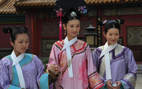 清朝妃子脖子上都有一條白領？不僅是裝飾品，更為了方便皇帝辨認