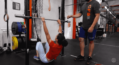 引體向上1個都做不了？教你一套訓練方法，完成10個很輕鬆