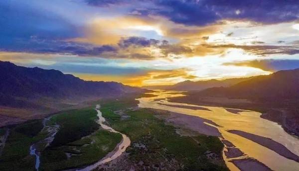 西藏高原上的美景美女