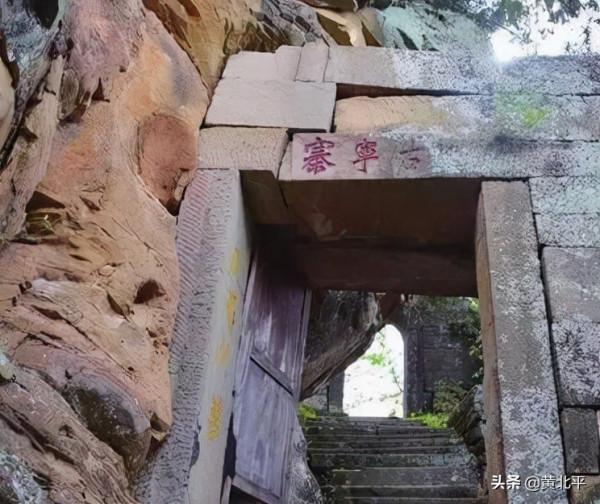 四川省巴中市通江縣古寧寨,劉氏墓碑林才是這座神秘古寨的精髓 四川省巴中市通江縣古寧寨,劉氏墓碑林才是這座神秘古寨的精髓