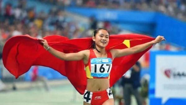 身高1.56米的中國女飛人