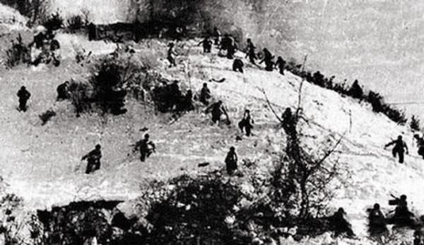 志願軍一級英雄餘新發，用一挺繳獲的美式重機槍，殲滅了228人