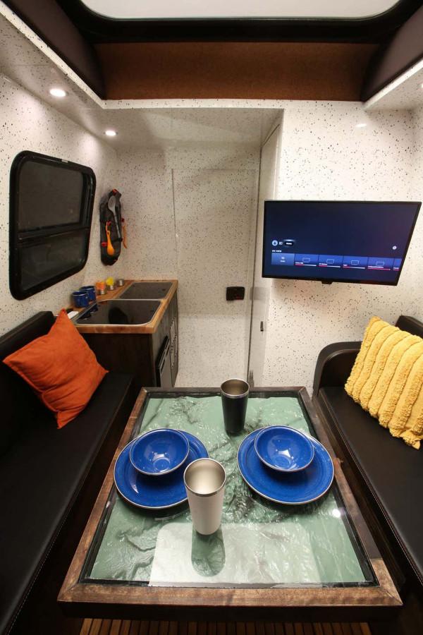 真正的豐田4x4露營車來了!涉水喉、越野胎,懸架大幅度升級 真正的豐田4x4露營車來了!涉水喉、越野胎,懸架大幅度升級