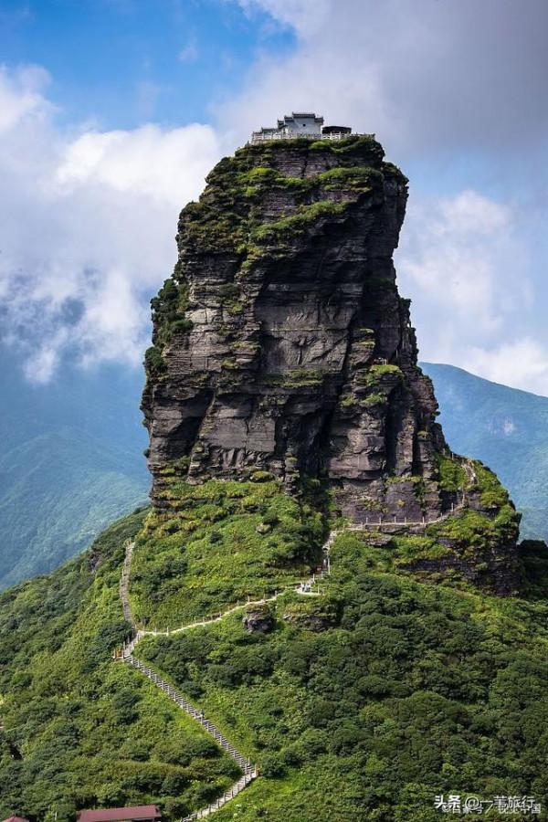 文化名山莫過於三山五嶽，五嶽分居全國，但每個省都有自己的三山