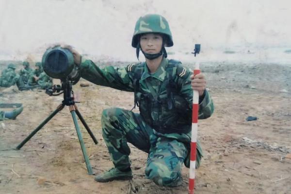 第71集團軍“傘降教頭”賈龍飛：陸地猛虎成功逐夢藍天！