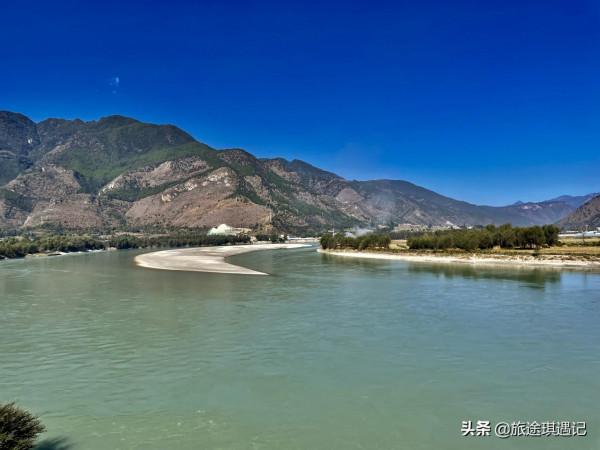 名副其實的長江第一灣，從此長江一路向東，成了中華民族的父親河