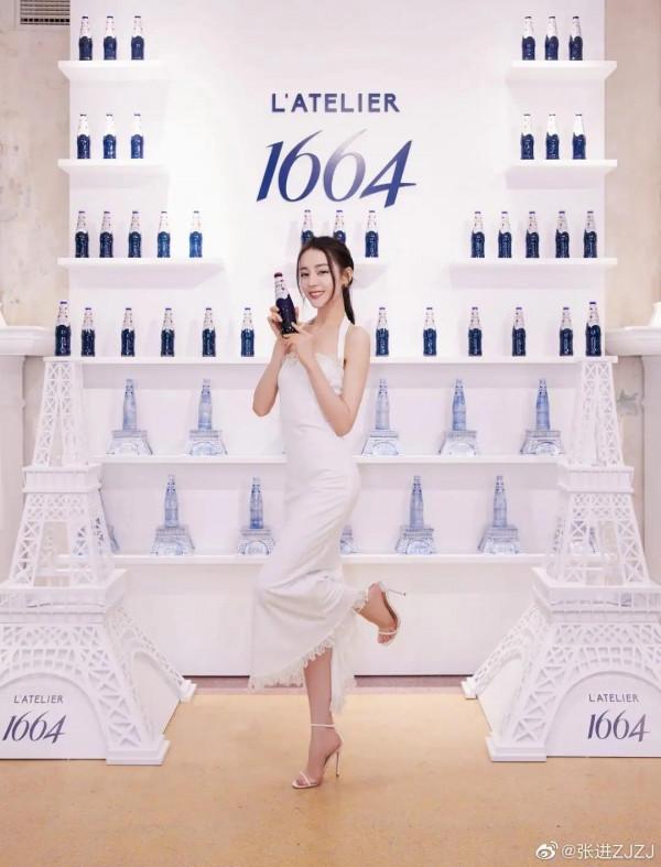 熱巴這身白色裙子好漂亮