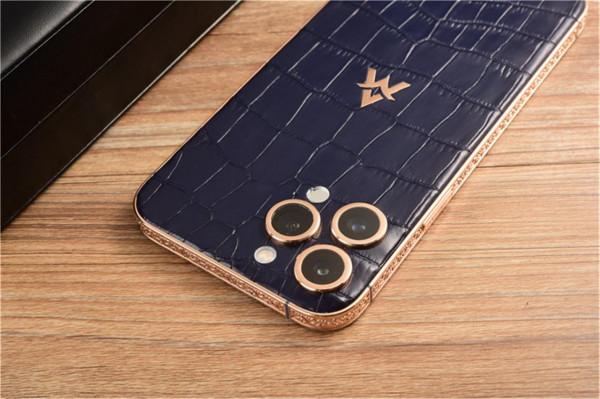 愛馬仕同款,皮革中的黃金:藍色鱷魚皮定製款iPhone 13 Pro 愛馬仕同款,皮革中的黃金:藍色鱷魚皮定製款iPhone 13 Pro