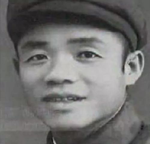 1950年,毛主席讓羅舜初到湖南任職,周總理卻說:你當海軍參謀長 1950年,毛主席讓羅舜初到湖南任職,周總理卻說:你當海軍參謀長