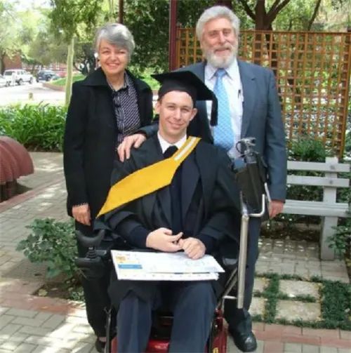 天才兒童變植物人,被女護工喚醒後上大學結婚生子,她咋做到的? 天才兒童變植物人,被女護工喚醒後上大學結婚生子,她咋做到的?