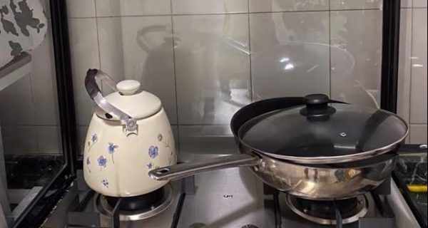 雙燃氣灶的左邊不能炒菜？真的有這種說法嗎？聽聽灶具師傅怎麼說