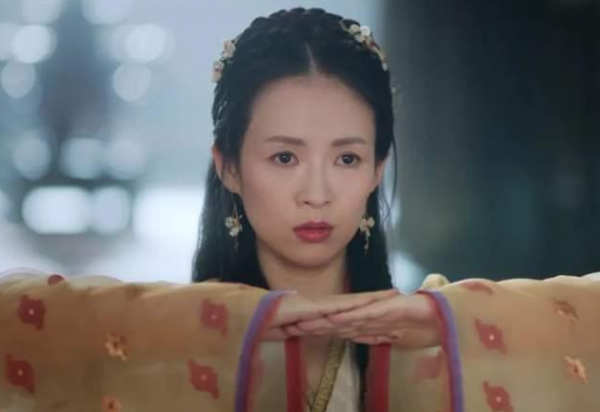 明星化妝也互相模仿？白開水妝容受追捧，有人美出圈有人像沒睡醒