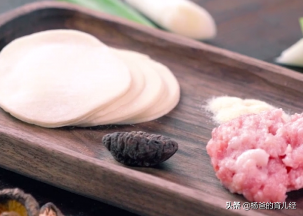 用餃子皮做一款生煎肉包，烹飪簡單，營養味美，孩子愛吃的早餐